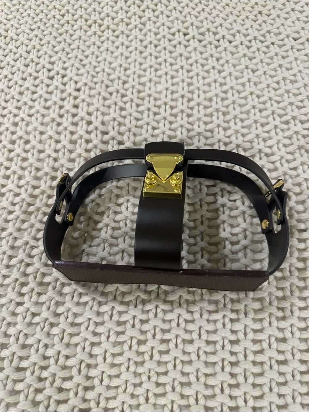 AiMeré Luxury Pouch Encasement Crossbody Converter *Encasement Only*